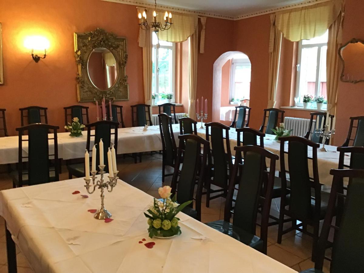Gutshaus Darsikow Hotel Buitenkant foto