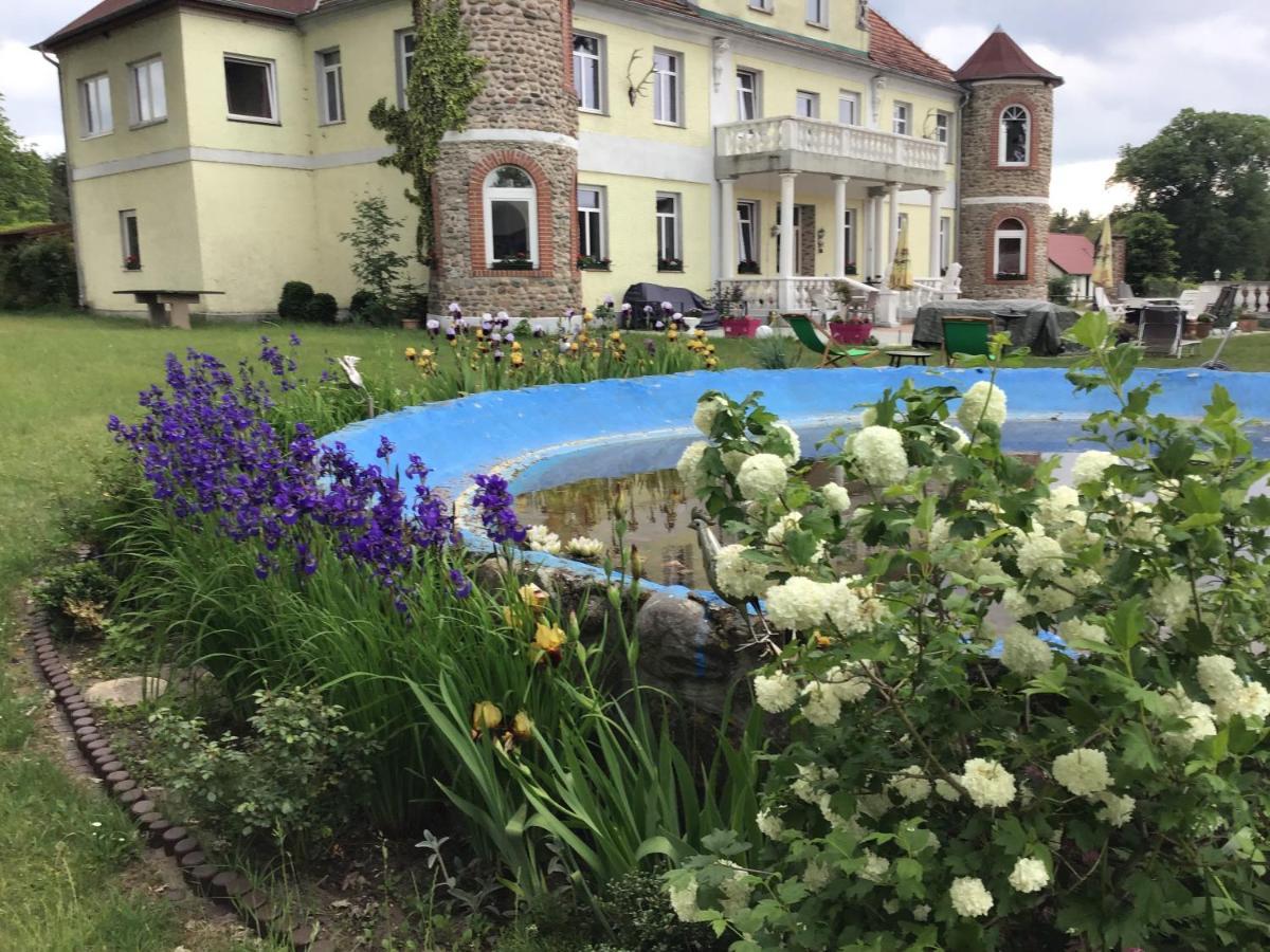 Gutshaus Darsikow Hotel Buitenkant foto