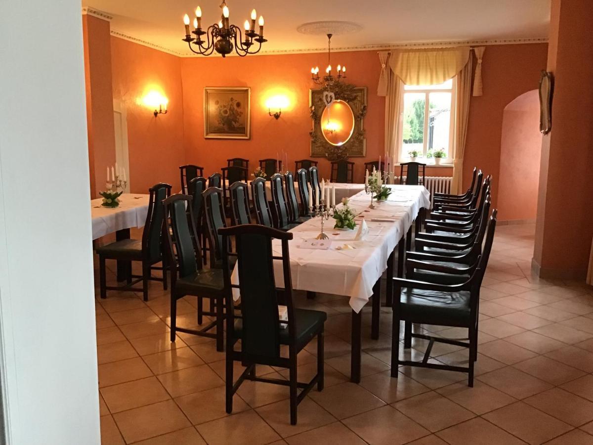 Gutshaus Darsikow Hotel Buitenkant foto
