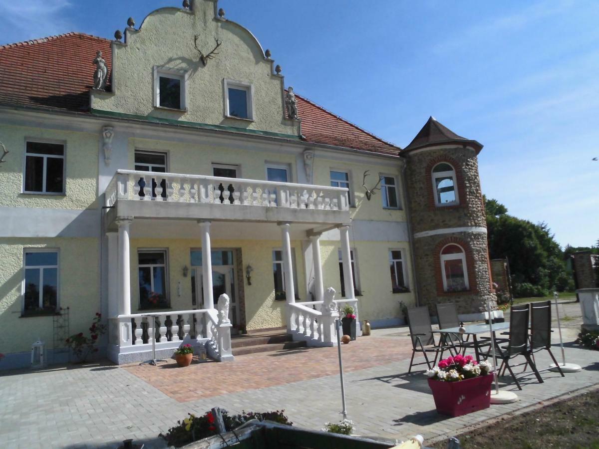 Gutshaus Darsikow Hotel Buitenkant foto
